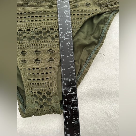 Women’s 2 Piece Swimsuit Bikini Size 12 crochet army green flawy top - Picture 9 of 13